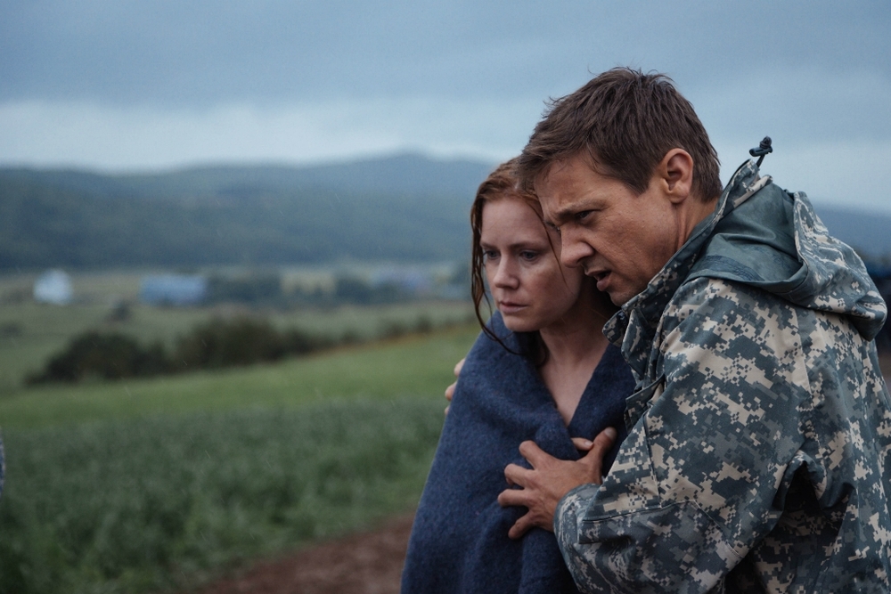 جرمی رنر و ایمی آدامز در فیلم «ورود»(Arrival)